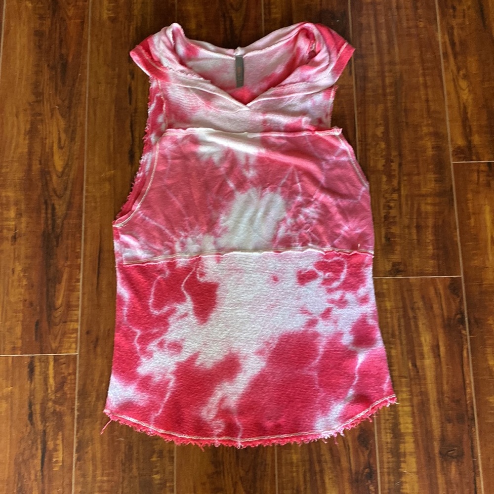 Jesse & J Sleeveless Hooded Tie Dye Sweater Top